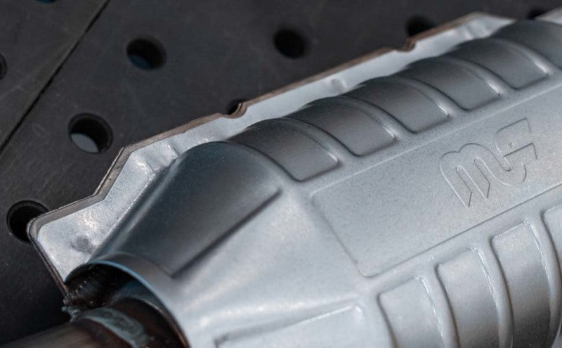 MagnaFlow DF Catalytic Conv 00-05 Ford Excursion / 99-04 F-250 SD / 99-04 F-350 SD (California)