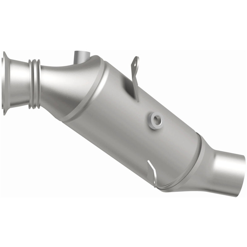 MagnaFlow Direct Fit Catalytic Converter 2015 BMW 640i/740i Underbody