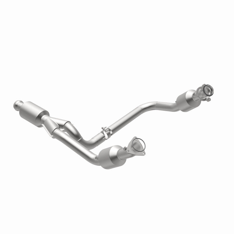 MagnaFlow 14-15 Chevrolet Silverado 1500 Underbody 4.3L / 5.3L Direct-Fit Catalytic Converter